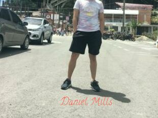 Daniel_Mills