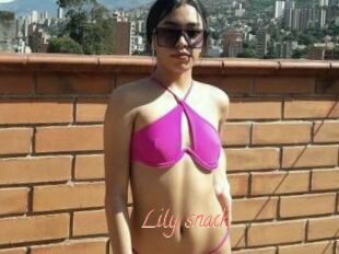 Lily_snack